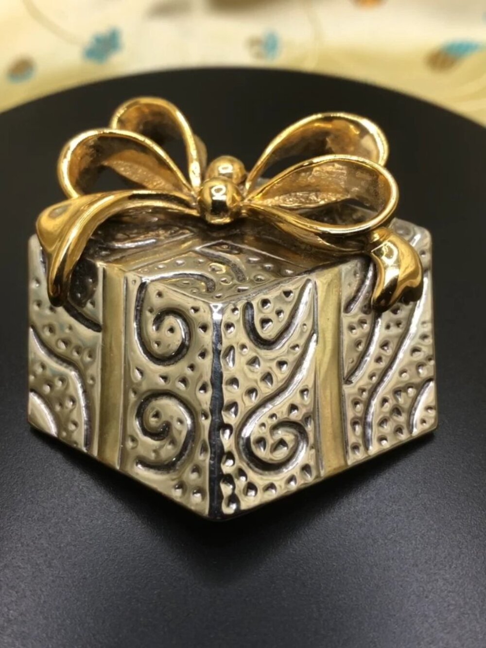 Vintage Christmas Gift Box Present Pin Brooch Pendant, silver and gold tone